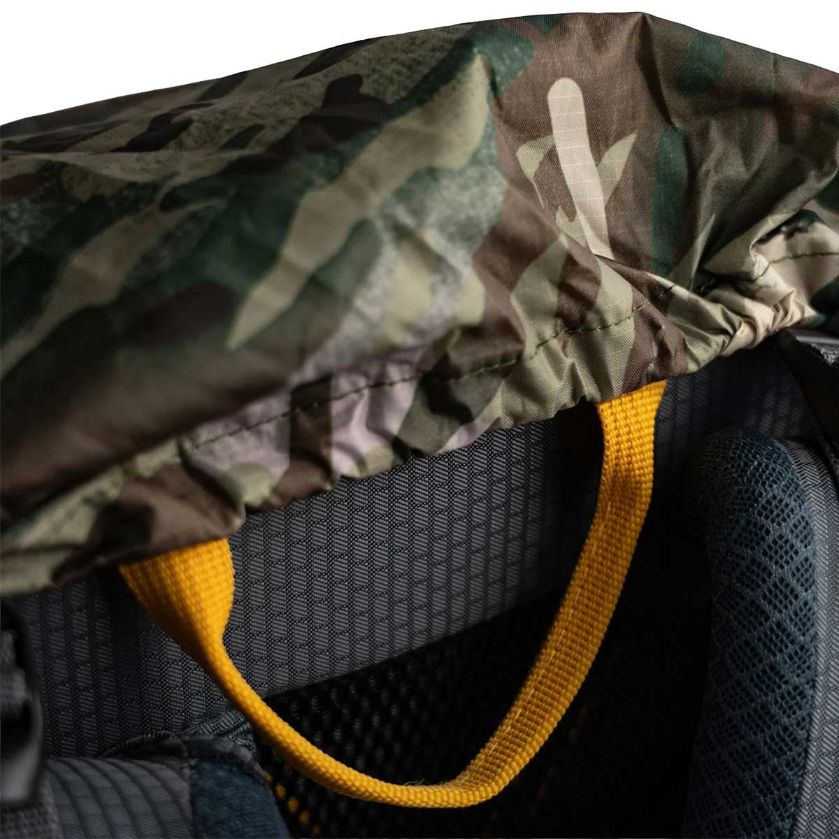 highlander ducks back raincover on bag hmtc medium