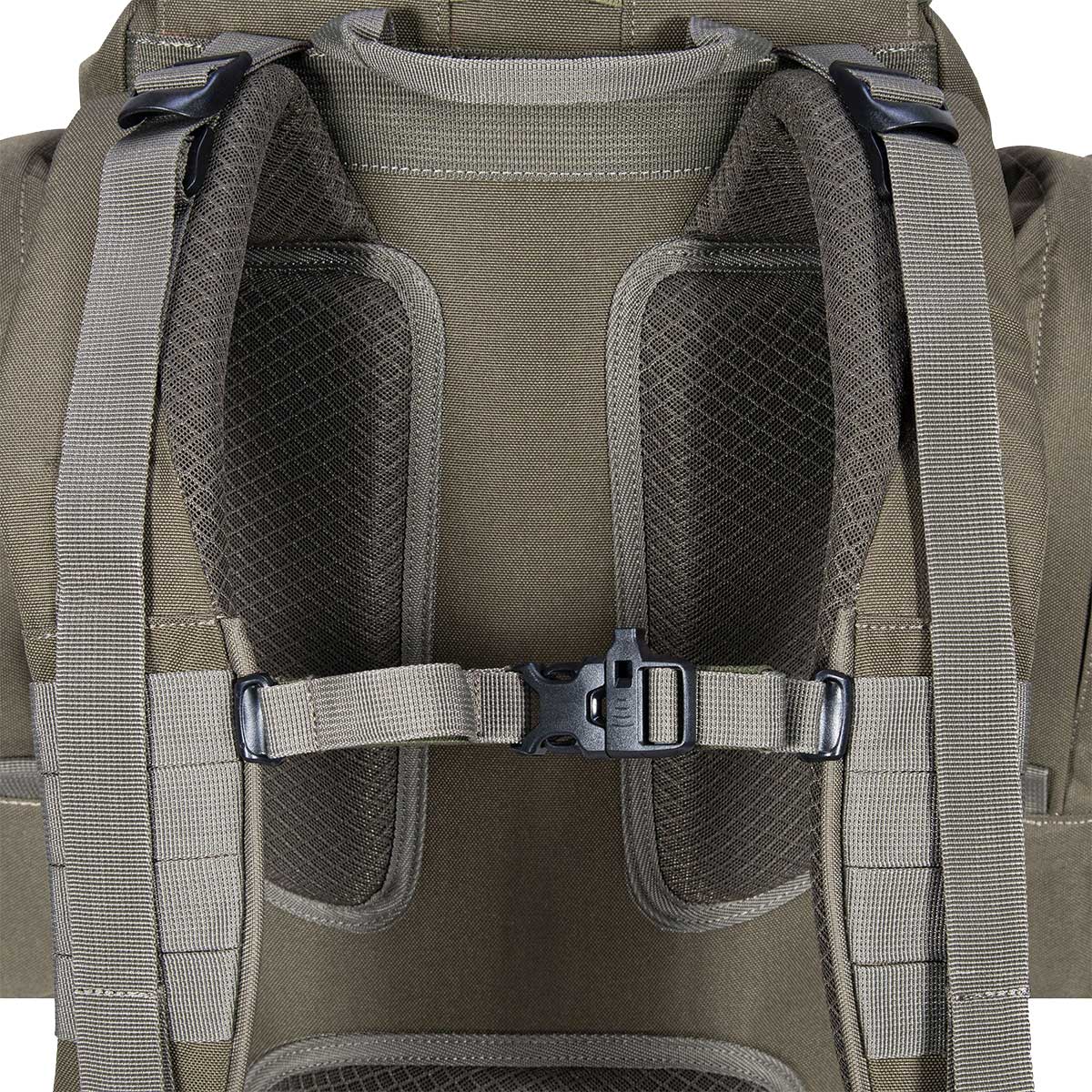 sternum strap of highlander ranger green 33l forces elite pack