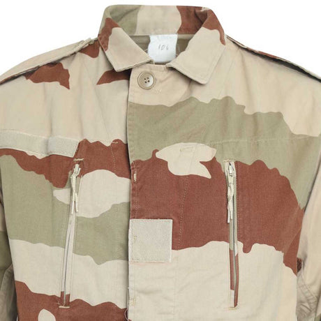 french army surplus f2 field jacket desert camo close up view