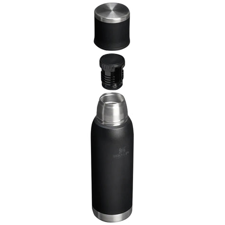 lid and stopper of stanley 750ml adventure to go black 2.0 bottle