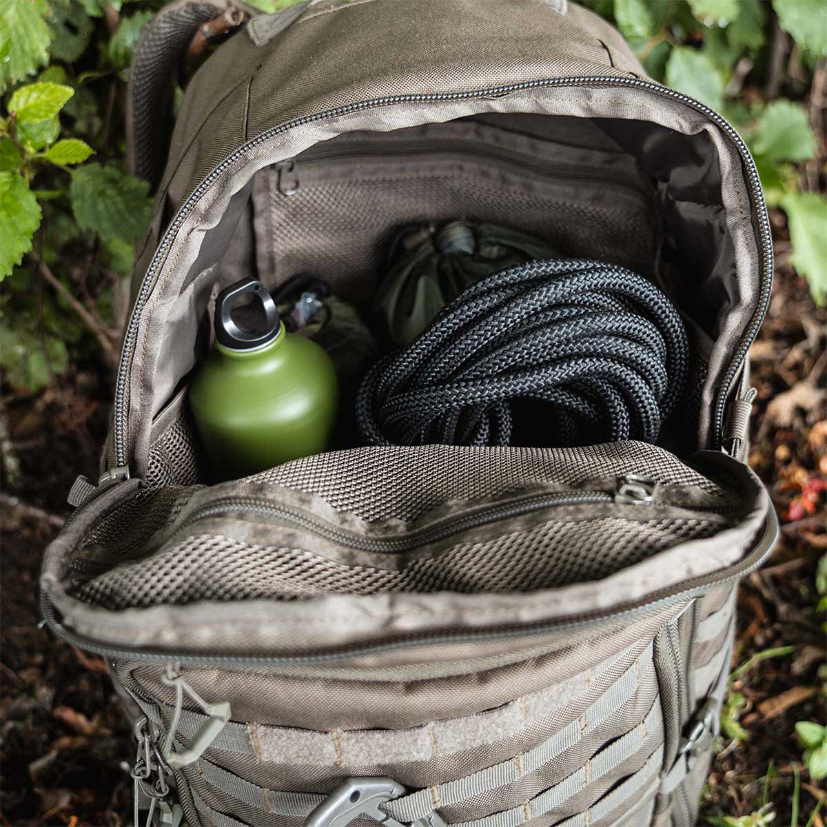 main compartment of highlander v2 harrier ranger green full clamshell 25l pack