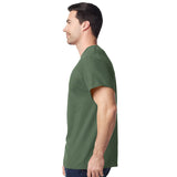 model wearing mens gildan short sleeve heavy cotton tshirt olive green